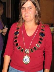 Lorrha Development Member Trish O’Donoghue models the new Lorrha Lord Mayor Chain which has been purchased for the forthcoming fundraising drive.  Photo: Nancy White.